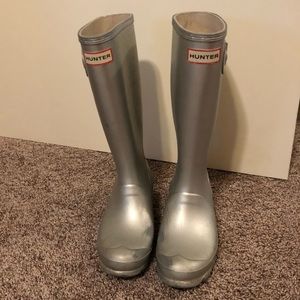Hunter original kids metallic silver size 5b/6g